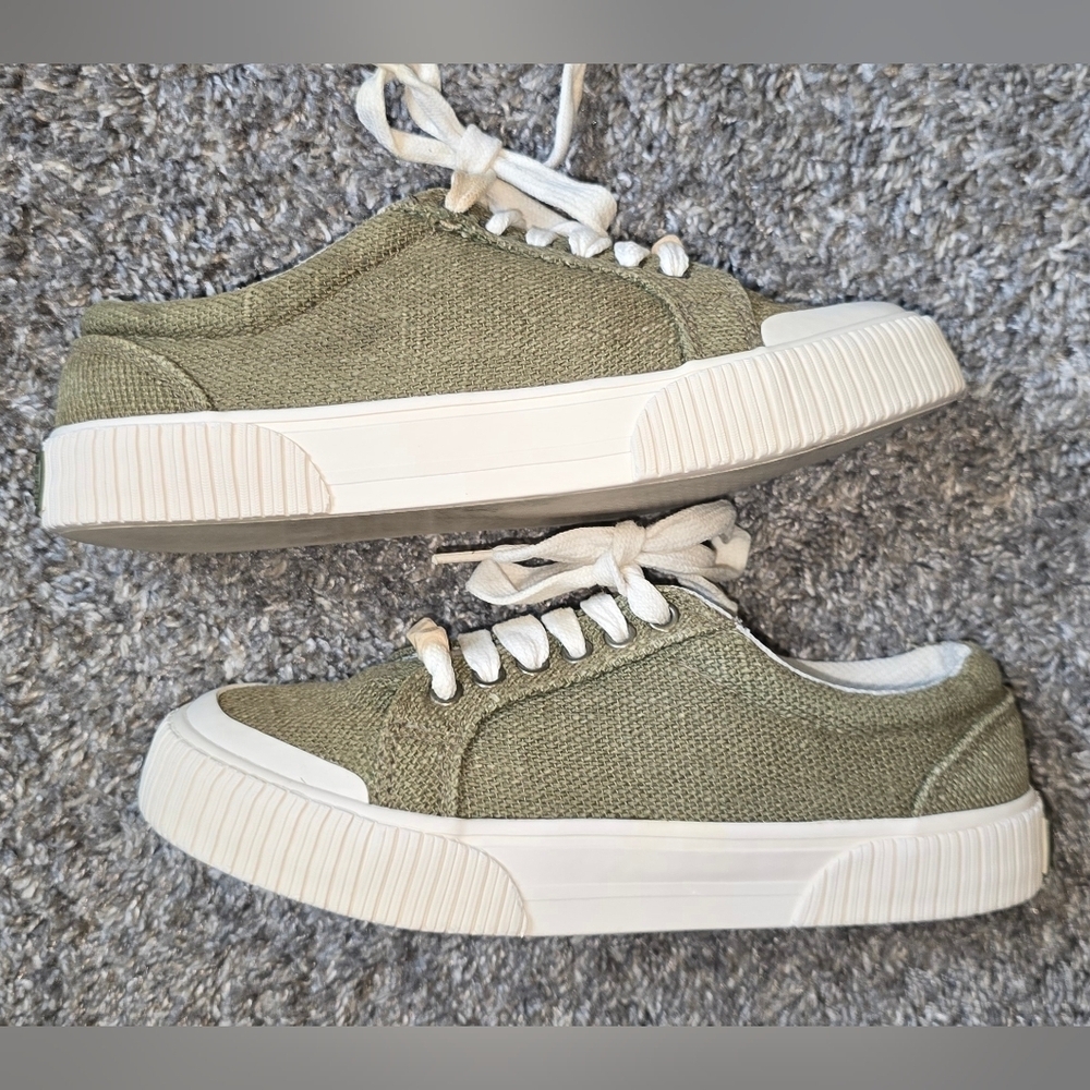 Crazy Horse Liz Claiborne Canvas Sneakers Womens 6.5 Olive Low Lace Up Casual - Picture 6 of 9